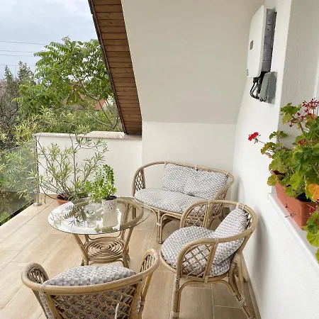 Ildiko Lak * Vonyarcvashegy