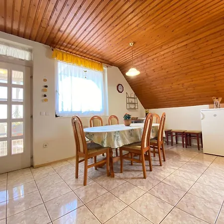 Ildiko Lak * Vonyarcvashegy