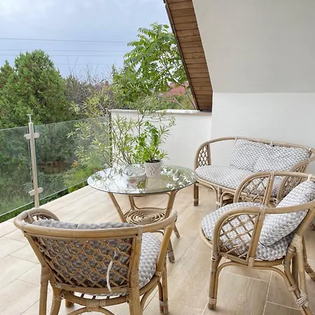 Ildiko Lak Vonyarcvashegy