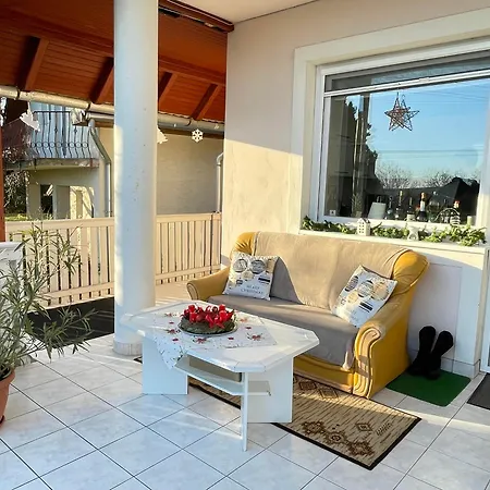 Ildiko Lak Vonyarcvashegy